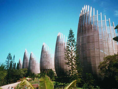 Tour of Nouméa and guided visit of the Tjibaou Cultural Centre - Lyvaï