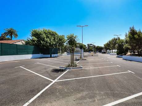 Grand parking de la plage