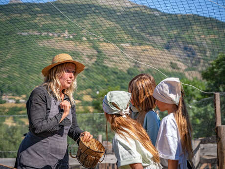 Visite guidée "Retour vers le passé! à la Petite Ferme des Regains"