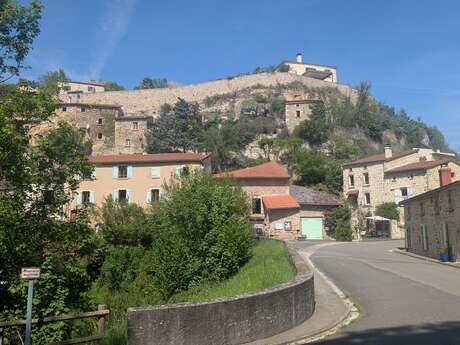 Visite guidée : Enval, une falaise habitée