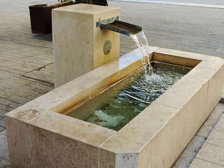 Gap au fil de l'eau : fontaine de la Place aux Herbes