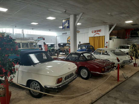 Visite libre du mini-musée de l'automobile et balades historiques en véhicules d'époque