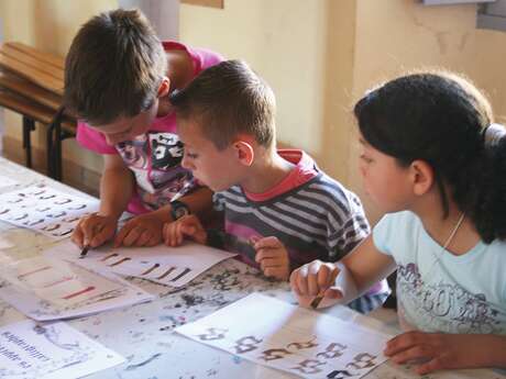 Discoveries for young audiences: apprentice calligraphers