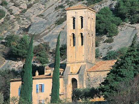 Intrigue dans la ville dans les Dentelles