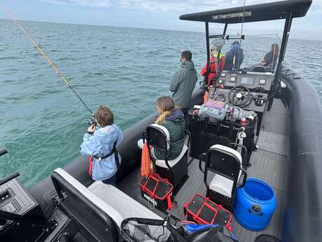 Introduction to sea fishing (2h) from 6 years old by Ile de Ré Nautisme