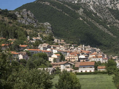 Visite guidée du village médiéval de Serres, petite Cité de Caractère®