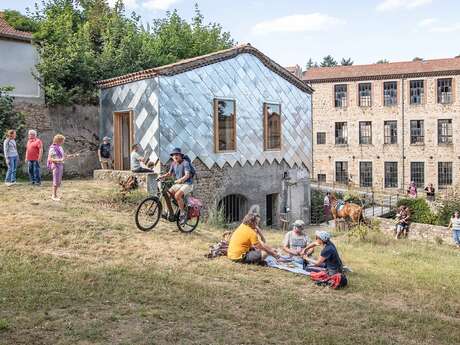 Inauguration de l’œuvre d’art-refuge "Fenêtre sur le paysage"