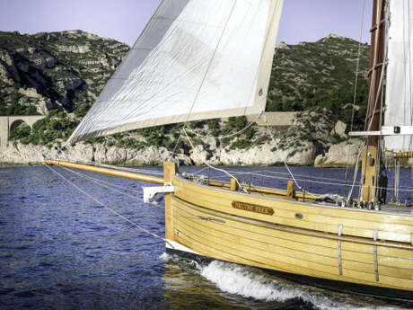 Sailing day to the Calanques - Quay of Honor Town Hall