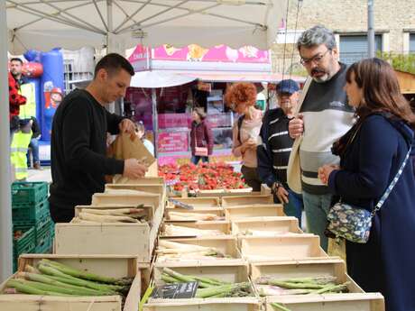 Mercredi : Marché hebdomadaire de Valréas