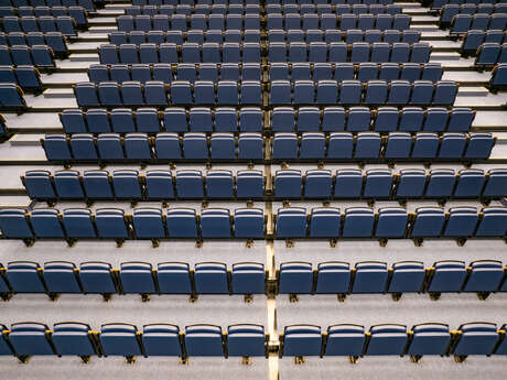 Salle de spectacle et de congrès : Mageva