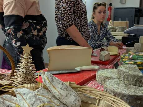 Local producers' and artisans' market