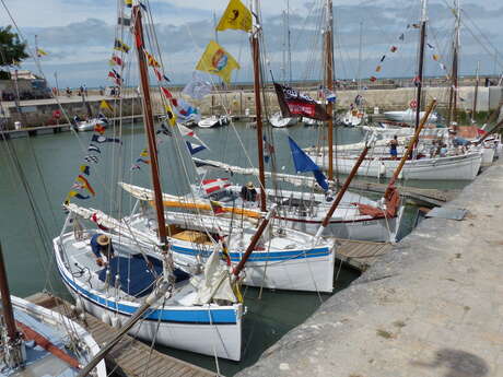 Le port de La Flotte et ses bateaux du patrimoine par l'association des Flottilles en Pertuis