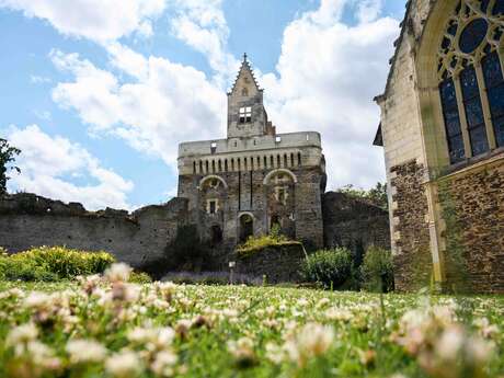 Caza del huevo en el castillo de Plessis-Macé