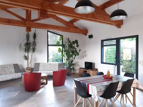 4 Room Gîte La Maison blanche (The white House)