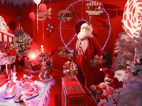 Exposition « Père Noël aux pays des friandises » (Une création artistique de Noël by Rose Basilic) Exposition « Père Noël aux pays des friandises » (Une création artistique de Noël by Rose Basilic)