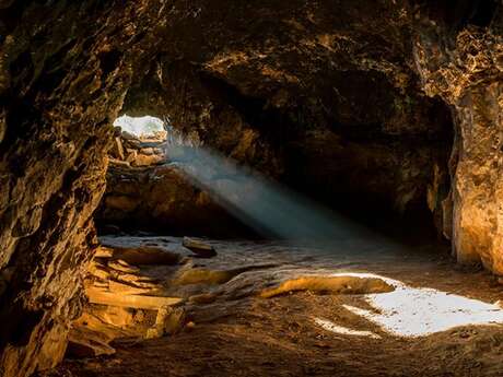 Souterrains et Troglodytes : Mythes ou réalité ? L'exemple du Sud-Est de la France