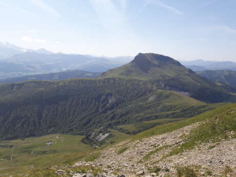 Le col de Niard depuis le Peray – sentier pédestre