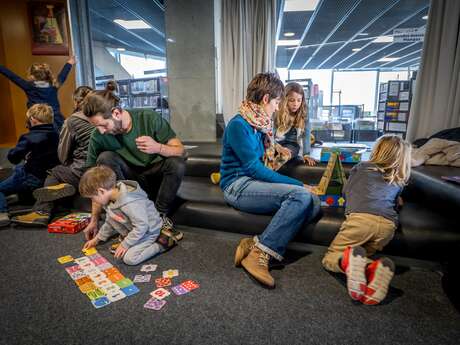 À petits petons, à pas de géant : des jeux et histoires pour grandir ensemble !