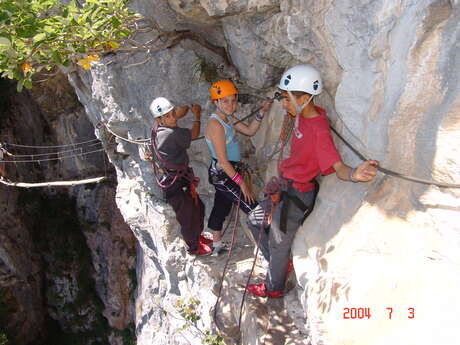 Sortie Via Ferrata avec guide : l'équilibre parfait entre marche et escalade