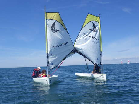 From age 6 - Introductory course on the optimist marsh, then out to sea (dinghies and catamarans)