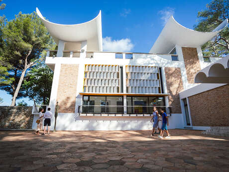 Exposition "Aux bords de l'eau" de Ellsworth Kelly