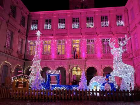 Mapping de Noël sur la façade du Château de Simiane