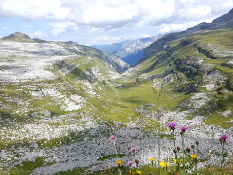Refuge de Platé en boucle par le Dérochoir