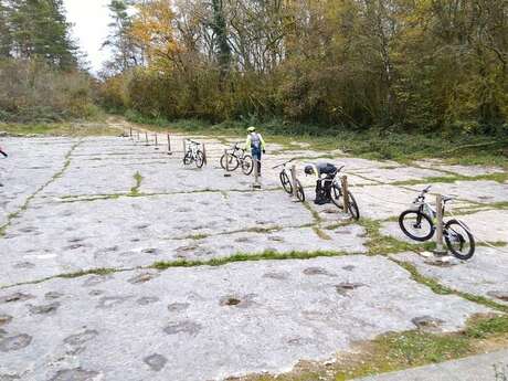 Circuit VTT n°27 (rouge) - Piste des Dinosaures - Falaise de Bérranger