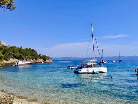 Gita di mezza giornata in catamarano all'isola di Porquerolles con Passion Med