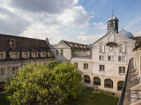 Carte Blanche | Carmel is calling you