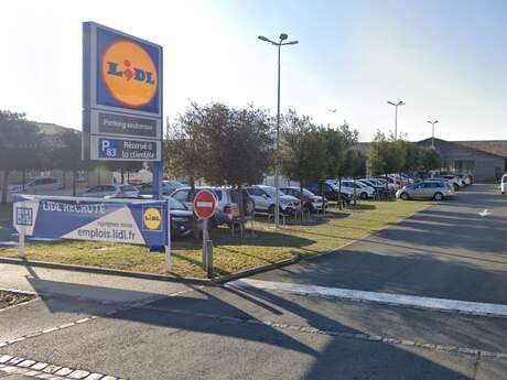 Electric vehicle charging station - Lidl