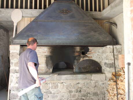 Pétrissage, cuisson du pain au four