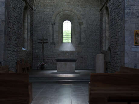 Visite de l'église romane du Monastère de Chalais