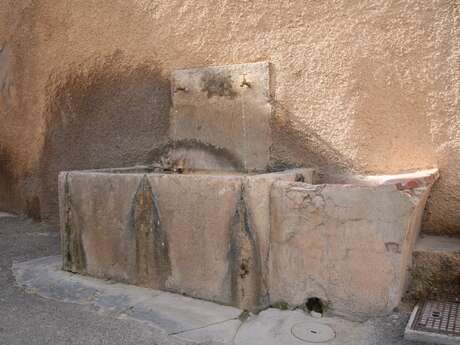 Fontaine-lavoir rue Fontette