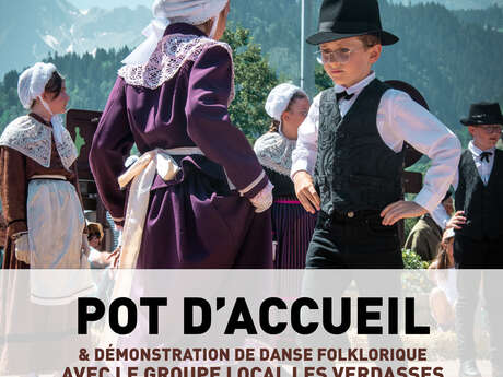 Pot d'accueil et démonstration de danses folkloriques