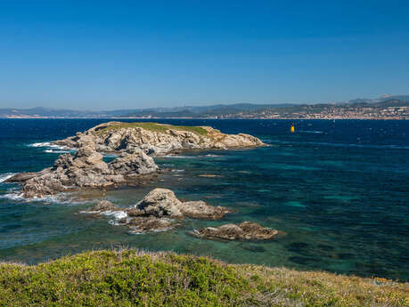 Guided tour: Les Embiez, the aniseed treasure island