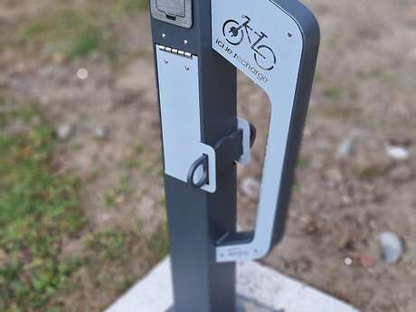 Station de recharge vélo à assistance électrique - Marcoux