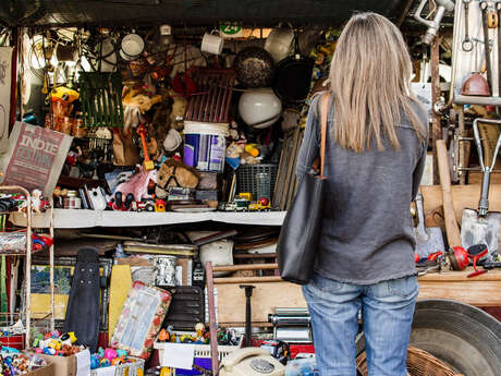 Vide grenier au lac de Morêtel de Mailles