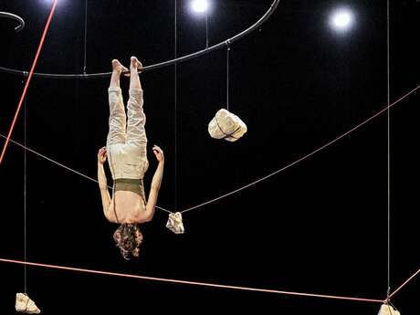 Circus for young audiences - Le Bruit des pierres (The Sound of Stones)