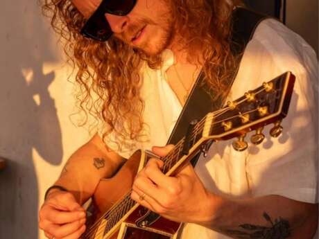 February music at Chalet des Cimes with Chris Daniel