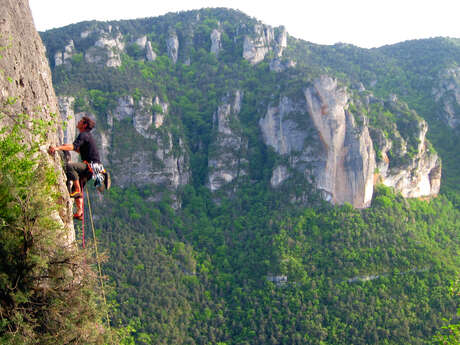 Pratique encadrée de l'escalade et Via ferrata