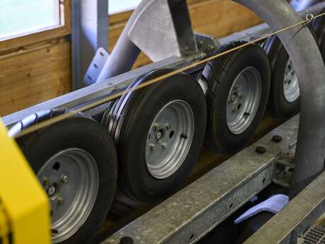 Les Coulisses : Télésiège du Crêt du Merle et dameuse