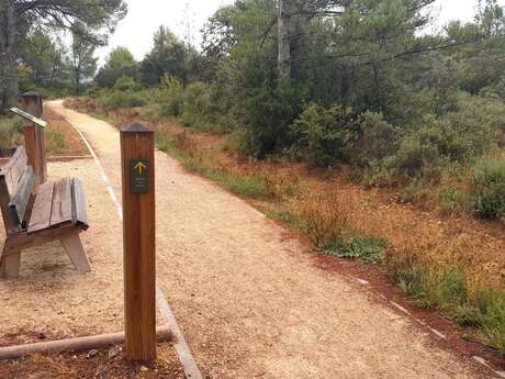 MÉRINDOL - Sentier de La Garrigue