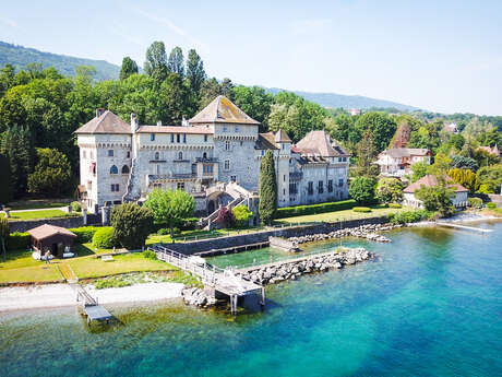 F2 appartement van 90 m2 in een kasteel