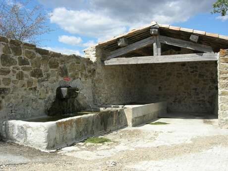 Fontaine et lavoir du Plus Haut Village