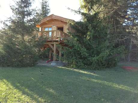 Cabane bois sur pilotis