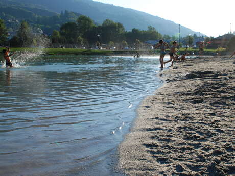 Plage du lac Bleu avec baignade surveillée