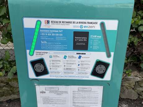 Borne de recharge pour véhicule électrique - Quartier du Bourg Neuf