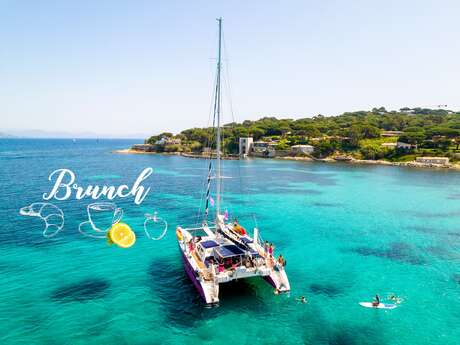 Brunch en catamaran dans le Golfe de Saint-Tropez