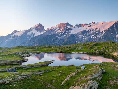 Le plateau d'Emparis et ses lacs - lac noir et lac lérié